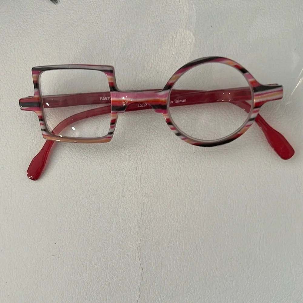 COLORFUL FUN SHAPED + 2.00 STRIPED GLASSES WITH CASE
